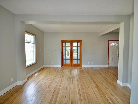 4th image of 1101 9th Ave N