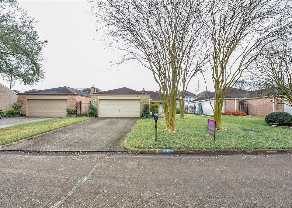 1st image of 1923 Ash Meadow Dr