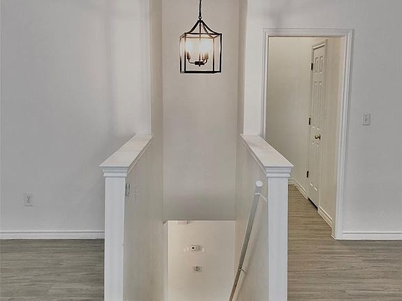 5th image of 4115 Grassmere Ln APT C