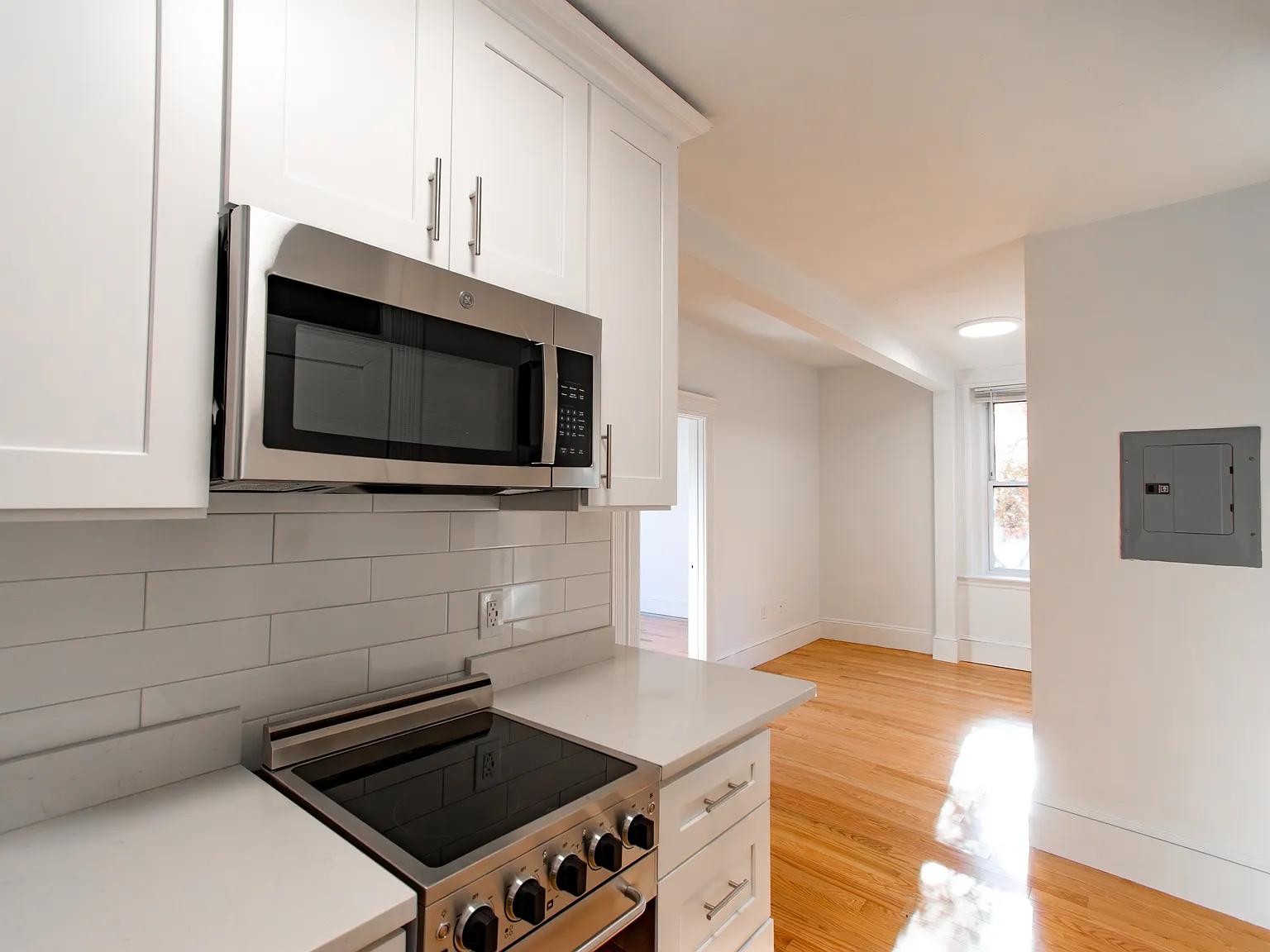2 bed, 500 sqft, $4,200 — Photo 4