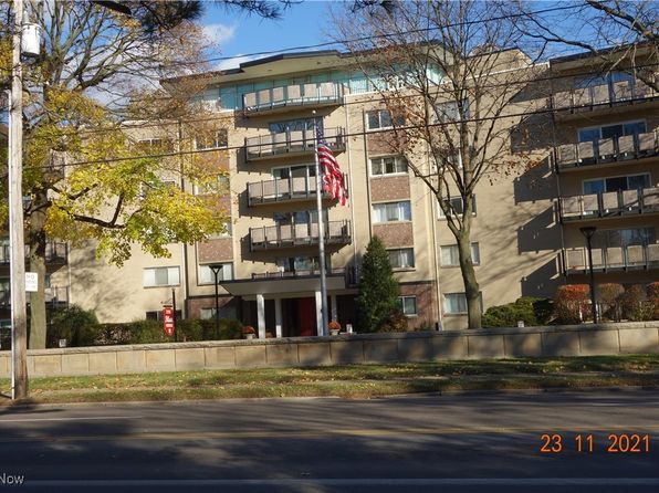 255 N Portage Path APT 208, Akron, OH 44303