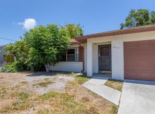 2217 Pinehurst St, Sarasota, FL 34231