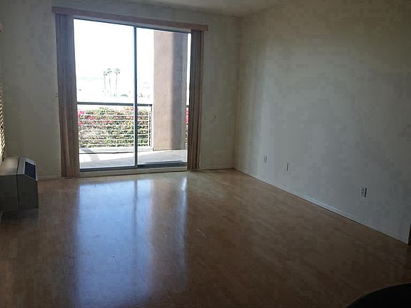4th image of 2050 Kettner Blvd #27
