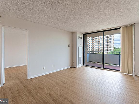 3rd image of 5225 Pooks Hill Rd APT 517S