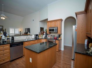 566 Park Lake Ln, Helena, AL 35080