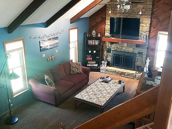 Spacious living room