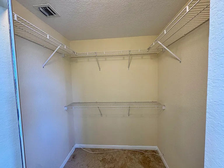 898 Tulip Cir — Photo 24