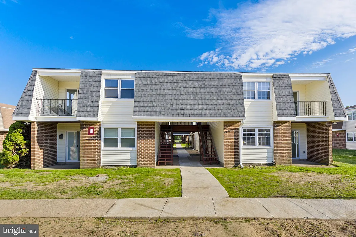Building Photo - 20 Florence Tollgate Pl #3