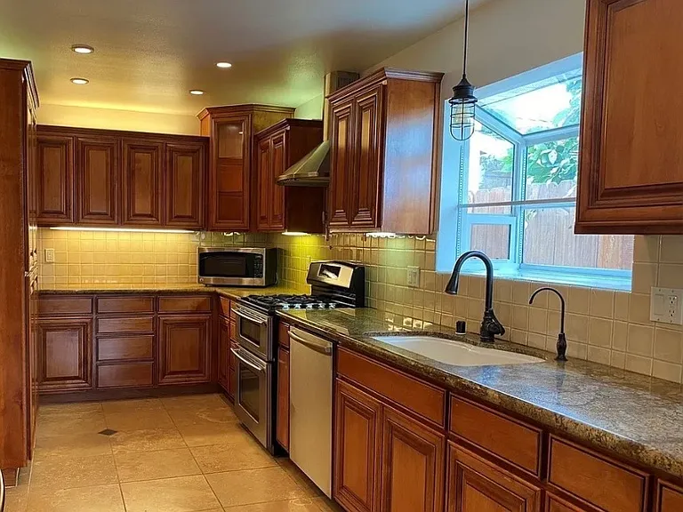 272 Walnut St — Photo 7