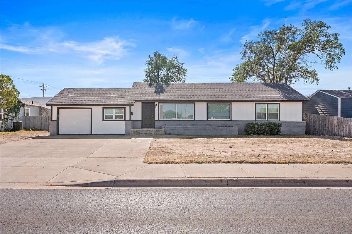 3 bed, 1.0 bath, 1432 sqft, $1,400 — Photo 1