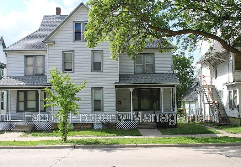 210 S 4th St — Photo 1