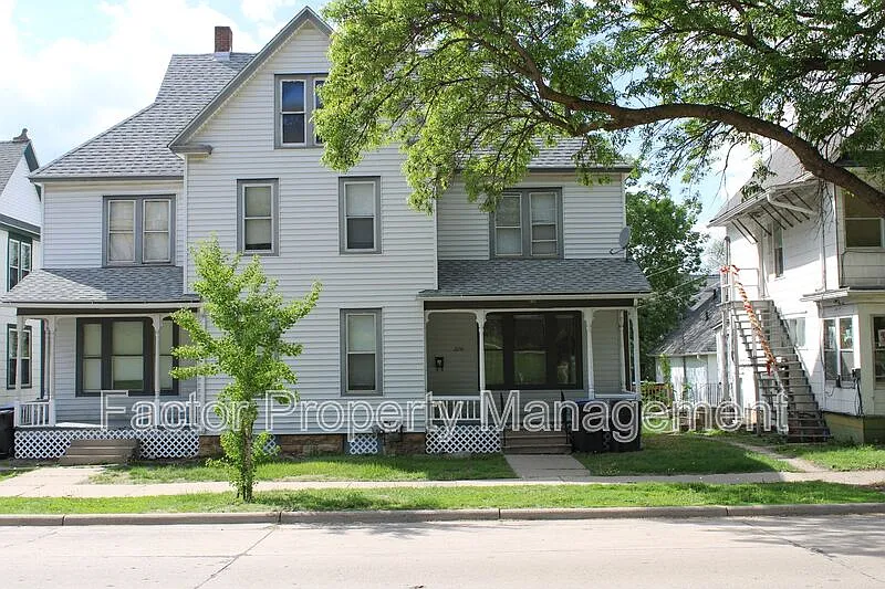 210 S 4th St