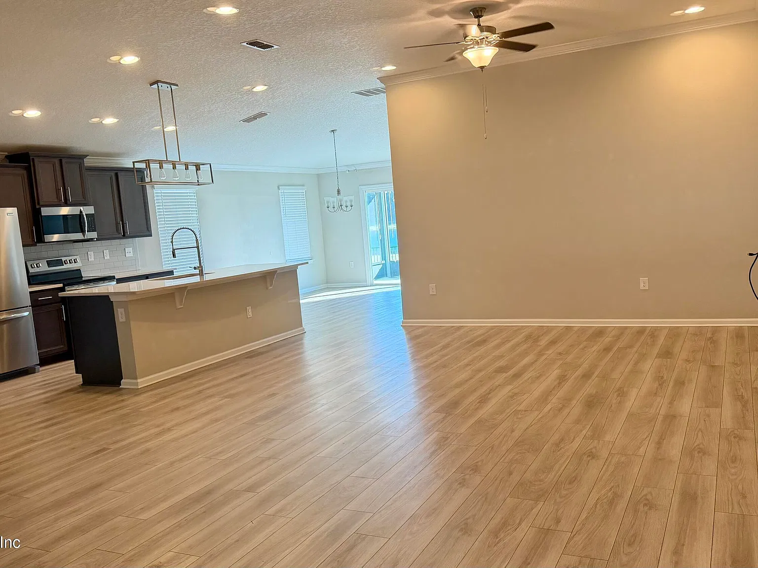 3 bed, 2.0 bath, 1794 sqft, $2,400 — Photo 4