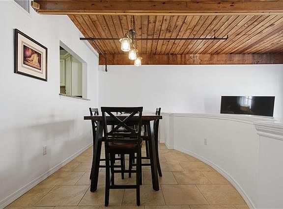 4th image of 1107 S Peters St APT 517