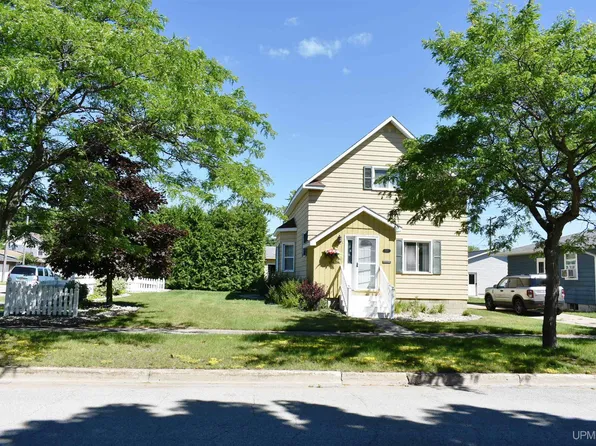 1522 Dakota Ave, Gladstone, MI 49837