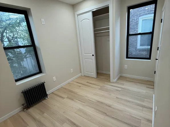 33-10 31st Avenue image 4 of 7