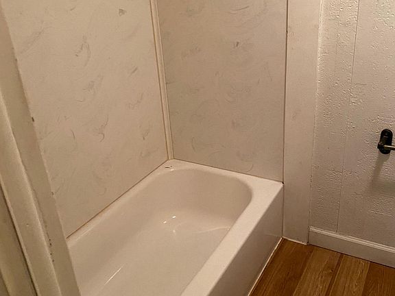 4th image of 1916 Warren St #1