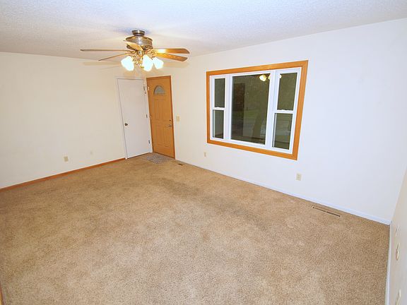 3rd image of 1110 Golden Valley Dr