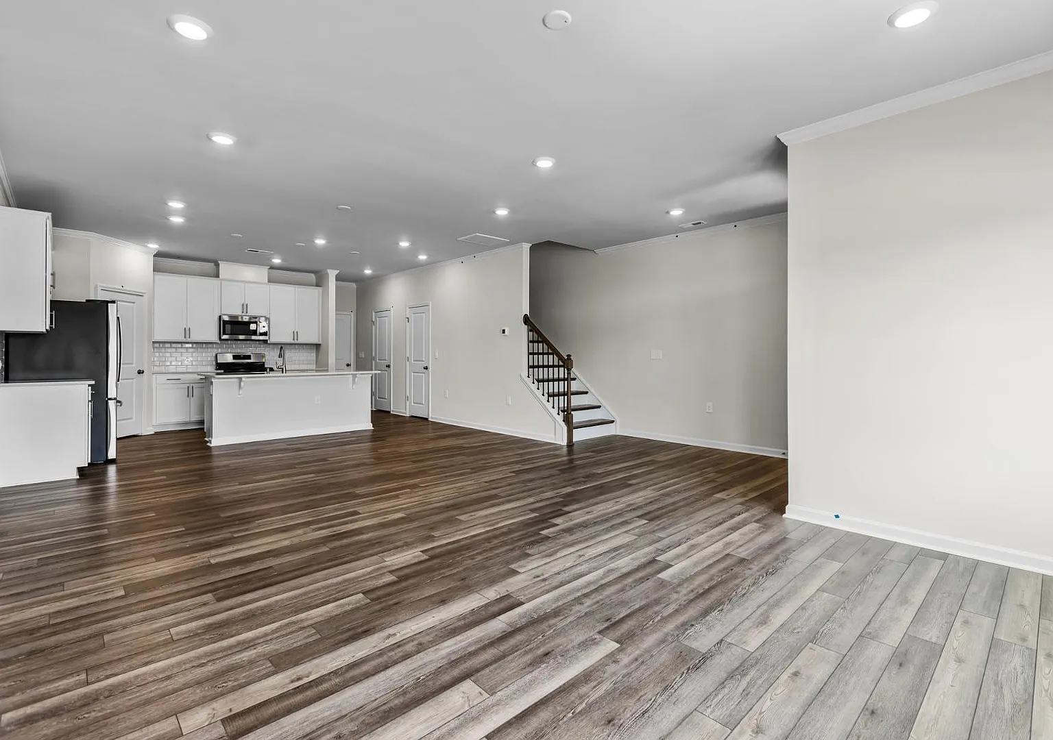 3 bed, 2.5 bath, 2023 sqft, $2,145 — Photo 3