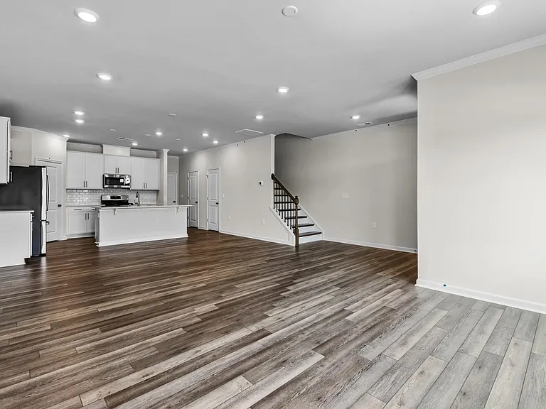 5104 Anamosa St — Photo 3