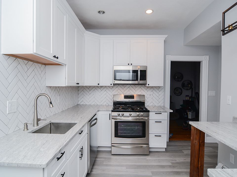 1st image of 390 Pleasant St #388