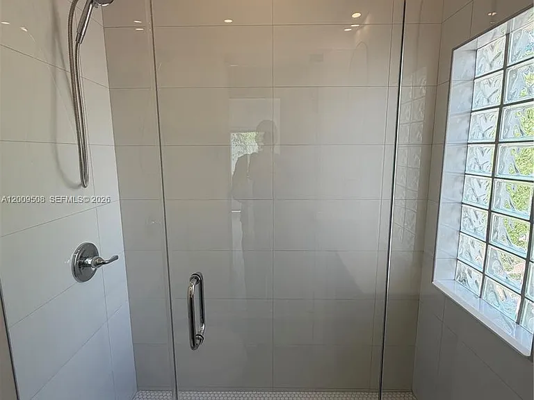 533 Minorca Ave — Photo 9