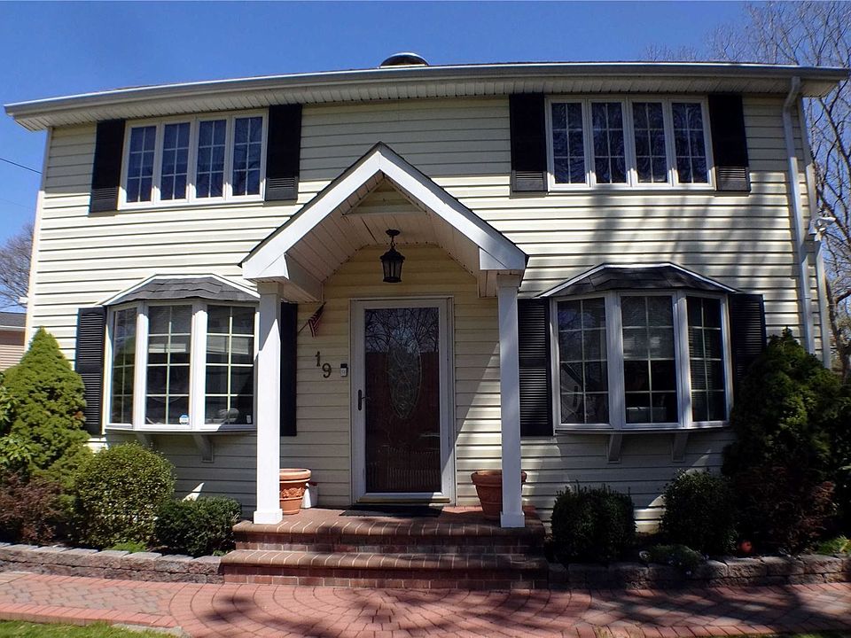 1st image of 19 Wagon Ln