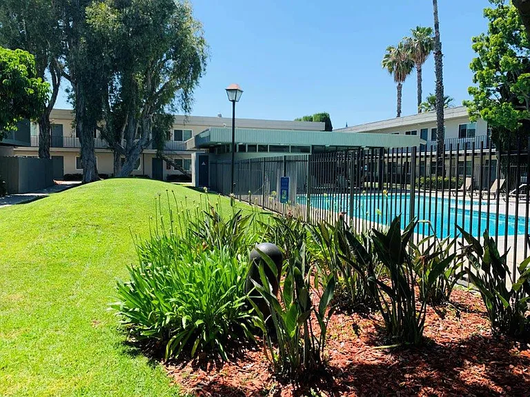 Clair Del and Clair Del Gardens — Photo 6