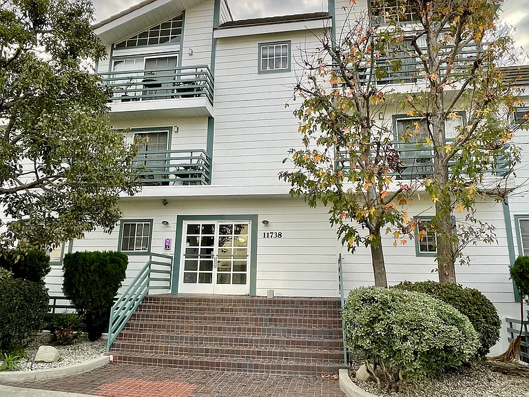 11738 Mayfield Ave #104 — Photo 1
