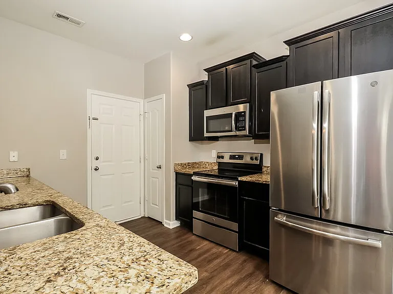2541 Meadow Crossing Dr — Photo 9