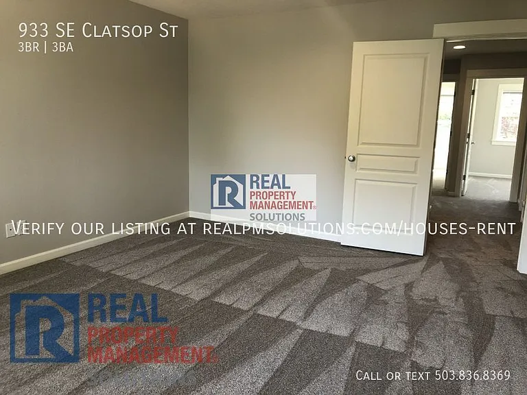 933 SE Clatsop St — Photo 17