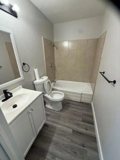 244 50th St #11 — Photo 5