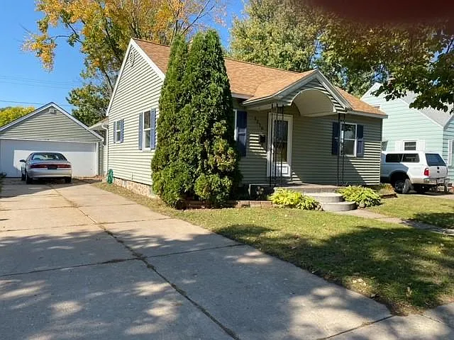 1210 S 11th Ave — Photo 2