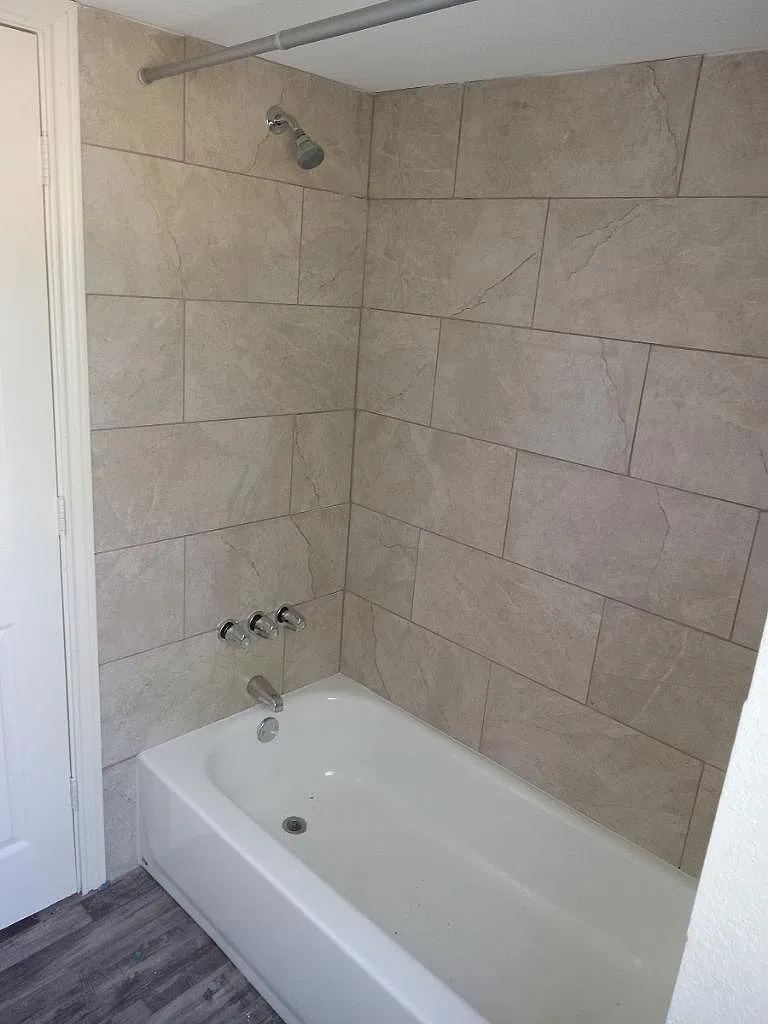 1669 Poplar Dr — Photo 4