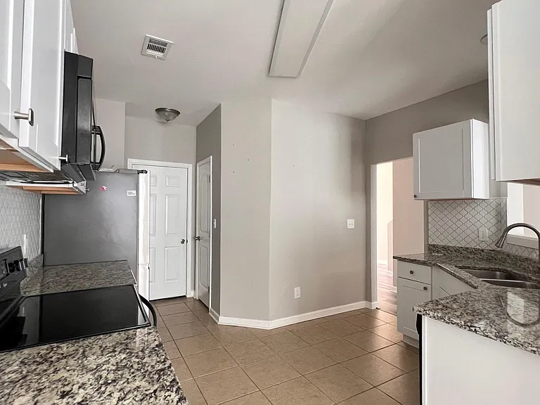 139 Northfield Cir — Photo 4
