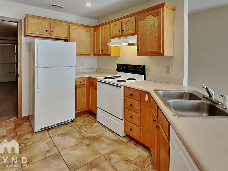 1120 S Clifton Ave — Photo 9