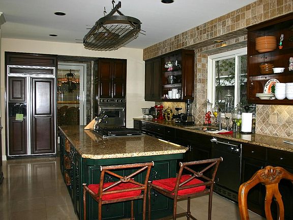 5th image of 1724 N Poinsettia Ave