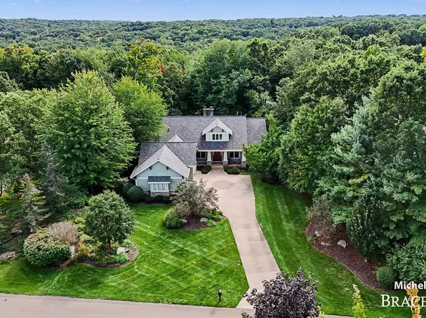 4260 S Oak Pointe Ct NE, Grand Rapids, MI 49525