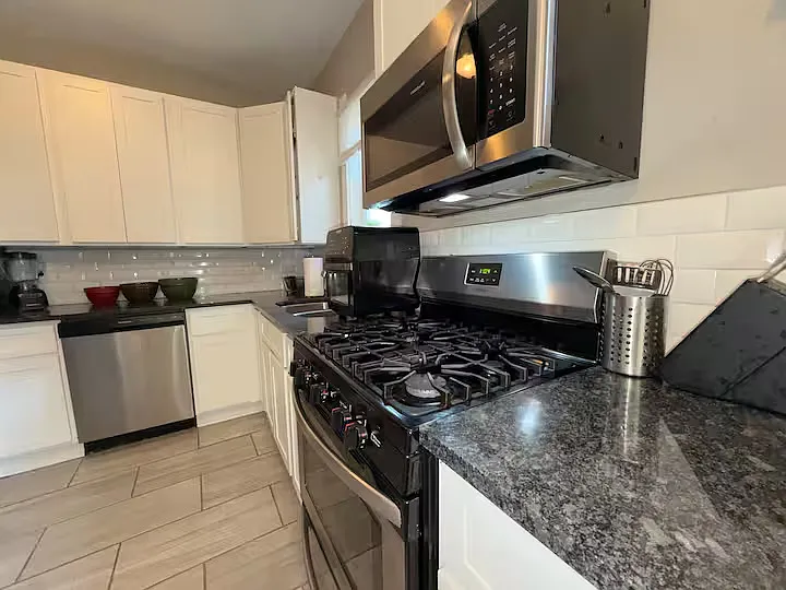 2 bed, 1500 sqft, $1,600 — Photo 3