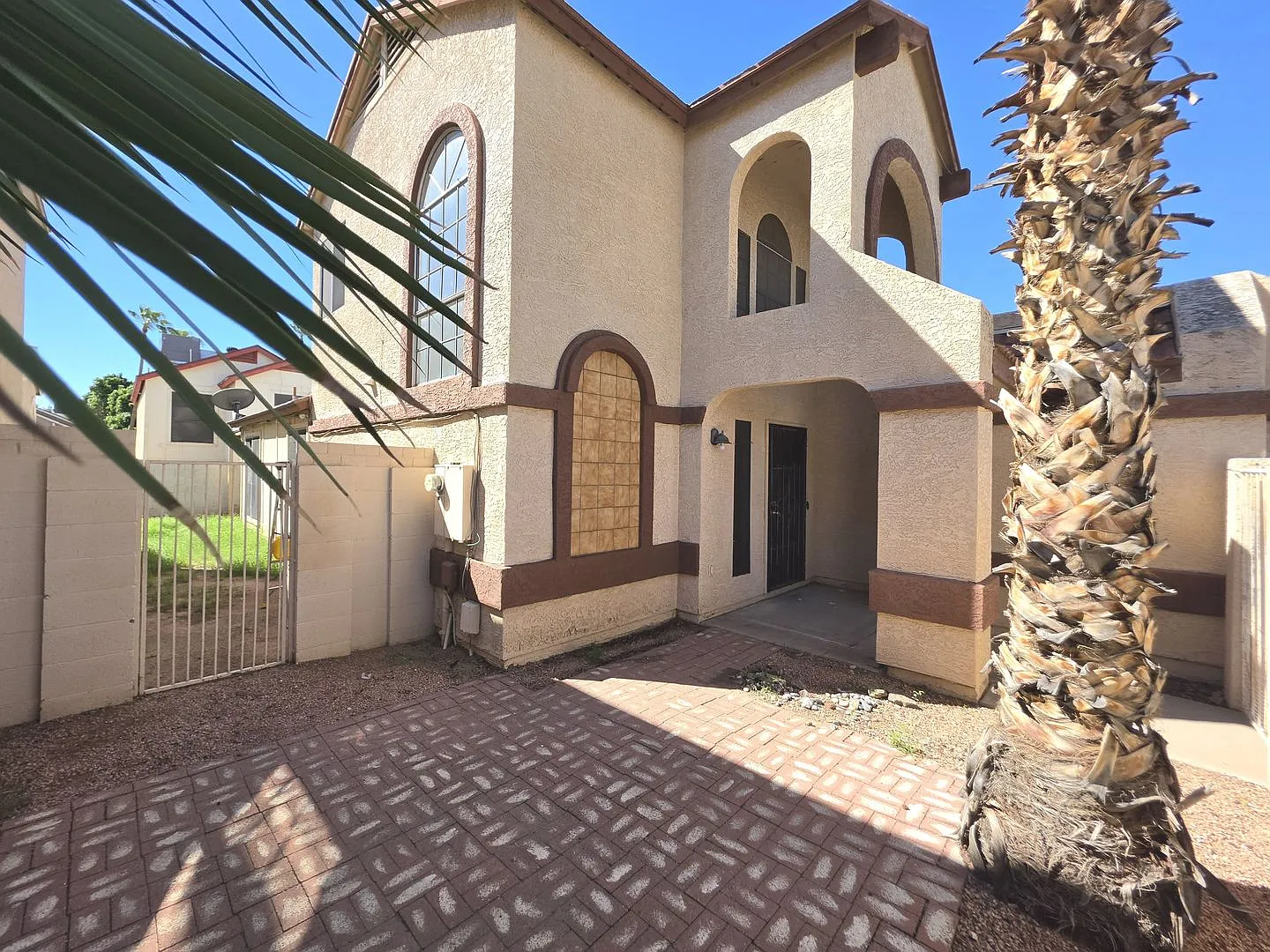 513 E Taro Lane Phoenix AZ 85024 — Photo 1