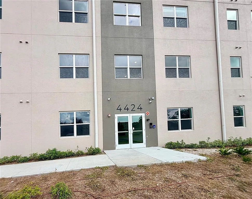 3 bed, 2.0 bath, 1188 sqft, $1,800 — Photo 2