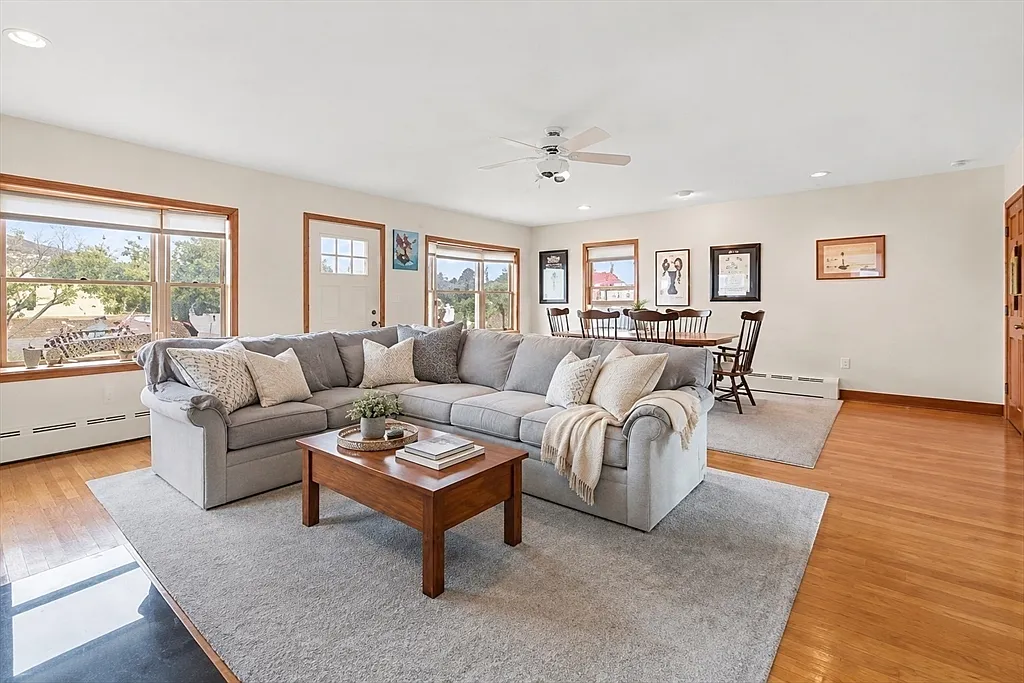 3 bed, 1.5 bath, 1850 sqft, $3,500 — Photo 4