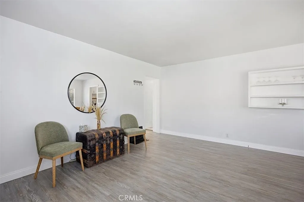 2 bed, 820 sqft, $4,950 — Photo 2