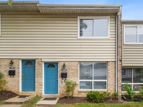2206 Huston Pl, Herndon, VA 20170