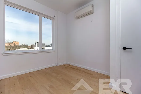 Rented by EXR | media 25