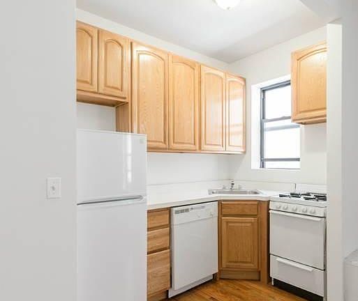 2nd image of 226 E 87th St APT 2C