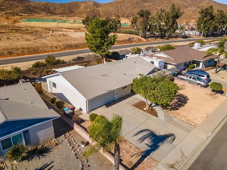 28461 Portsmouth Dr — Photo 38