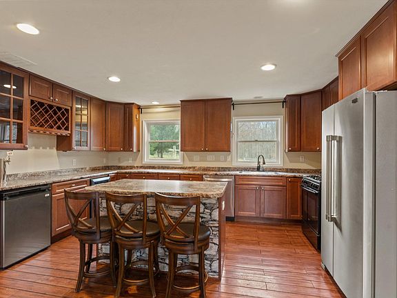 3rd image of 7692 N Emery Rd