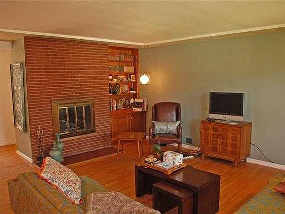 3rd image of 1429 Dartmouth Dr NE