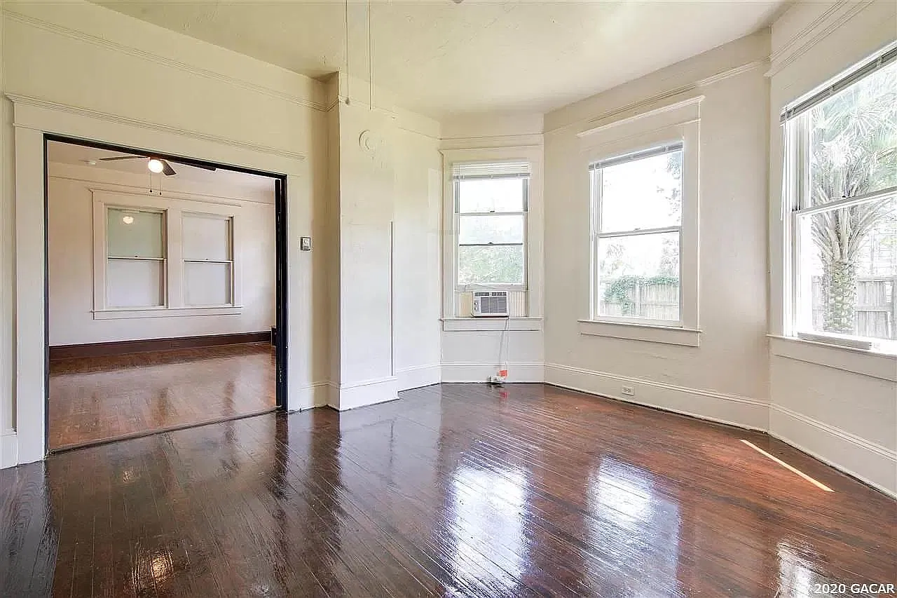 8 bed, 3800 sqft, $8,088 — Photo 1